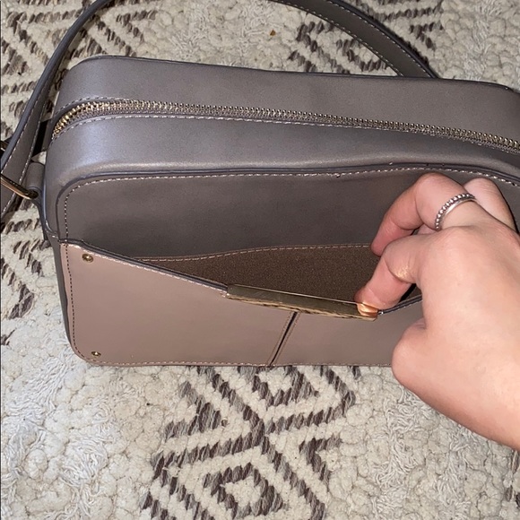 crossbody - Picture 3 of 4